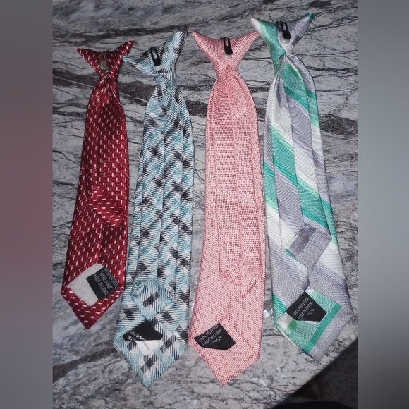 Boys Preowned 4 Clip On Multi Colored  Neck Ties - Picture 3 of 3